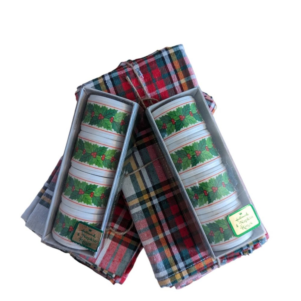 Set of (2) 4 pack vintage Hallmark napkin rings plus (2) 4 pack of new napkins
